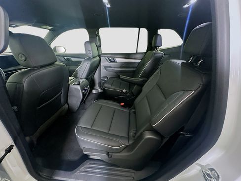 Used 2025 Buick Enclave Preferred FWD image 29