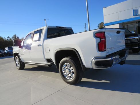 Used 2024 Chevrolet Silverado 2500 LTZ w/ LTZ Premium Package image 3