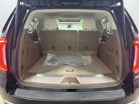 Used 2022 GMC Yukon XL Denali w/ Denali Premium Package image 29