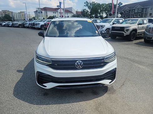 Used 2023 Volkswagen Tiguan SE R-Line FWD image 2