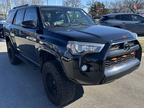 Used 2017 Toyota 4Runner SR5 Premium image 2