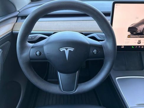 Used 2023 Tesla Model Y Long Range AWD/4WD image 18