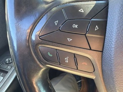Used 2019 Jeep Cherokee Trailhawk AWD/4WD image 19