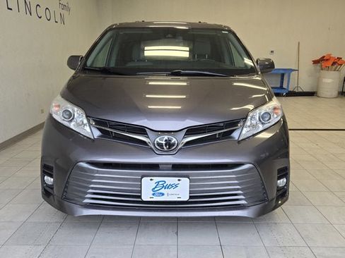 Used 2019 Toyota Sienna XLE Premium image 2