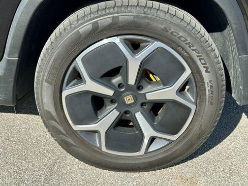 Used 2023 Rivian R1T Adventure image 8