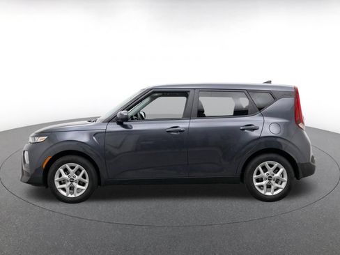 Used 2025 Kia Soul LX w/ LX Technology Package FWD image 4