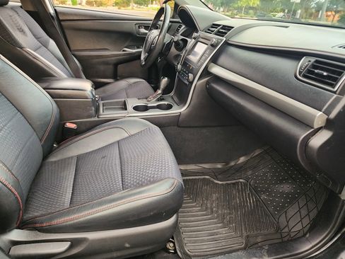 Used 2015 Toyota Camry SE FWD image 10