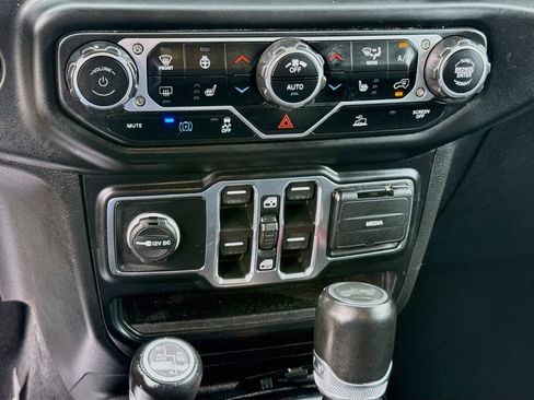 Used 2023 Jeep Wrangler Unlimited Sahara w/ Cold Weather Group AWD/4WD image 17