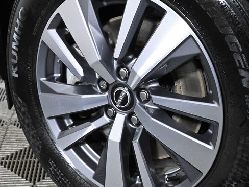 Certified 2024 Nissan Pathfinder SL image 32