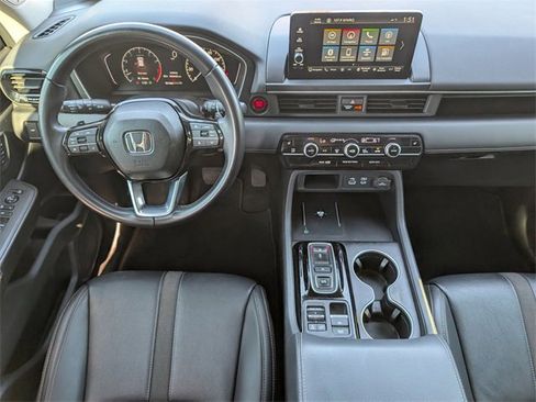 Used 2023 Honda Pilot Touring image 6