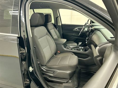 Used 2021 Chevrolet Traverse LT w/ LPO, Blackout Package image 23