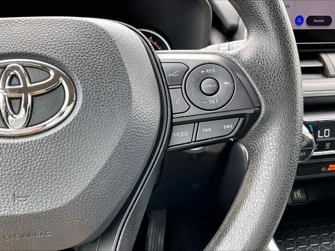 Used 2025 Toyota RAV4 XLE FWD image 25