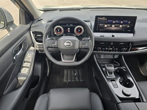 Certified 2025 Nissan Rogue SL w/ Tech Package AWD/4WD image 14