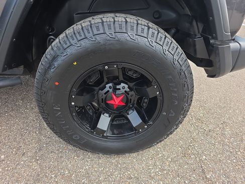 Used 2018 Jeep Wrangler Unlimited Rubicon w/ Dual Top Group image 35