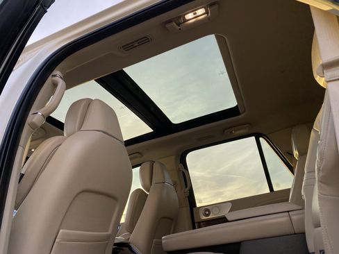 Used 2020 Lincoln Navigator Reserve w/ Luxury Package image 7