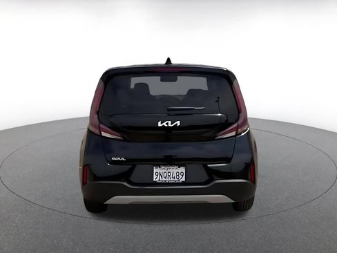 Used 2025 Kia Soul LX w/ LX Technology Package FWD image 11