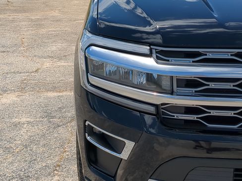 Certified 2023 Ford Expedition Platinum AWD/4WD image 8