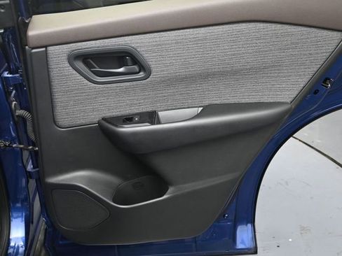 Used 2023 Nissan Rogue S AWD/4WD image 29