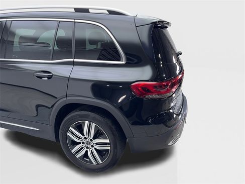 Used 2023 Mercedes-Benz EQB 300 4MATIC image 17