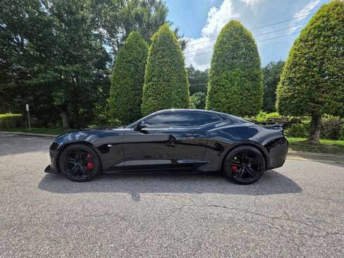 Used 2016 Chevrolet Camaro SS RWD image 2
