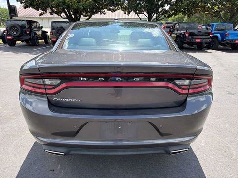 Used 2019 Dodge Charger SXT w/ Leather Interior Group RWD image 4