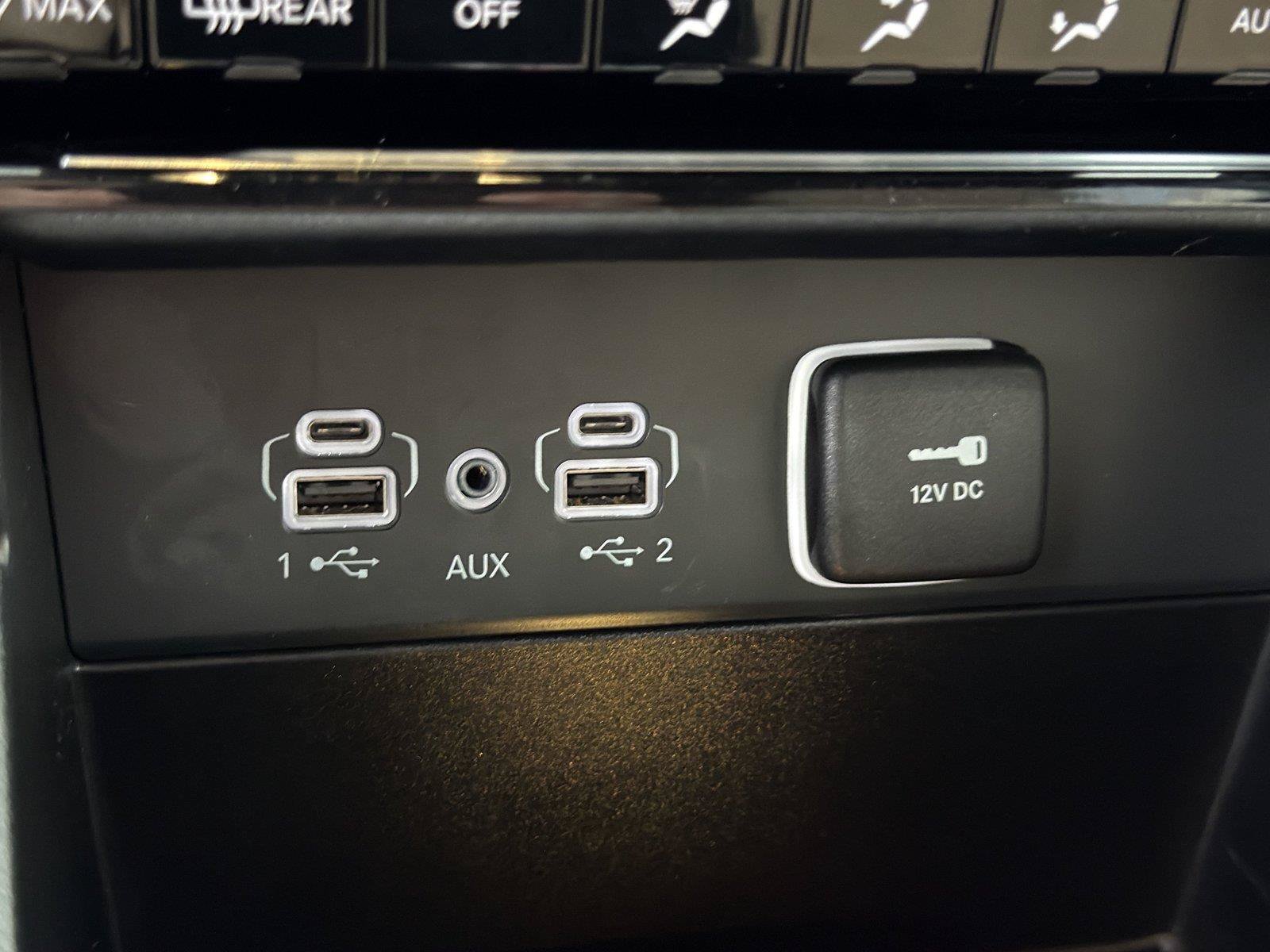 Used 2025 Jeep Grand Cherokee Limited AWD/4WD image 32