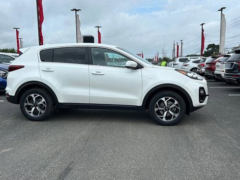 Used 2022 Kia Sportage LX image 3