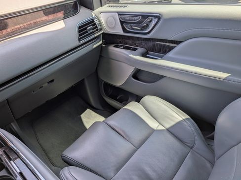 Used 2020 Lincoln Navigator L Reserve w/ Equipment Group 208A Reserve AWD/4WD image 16
