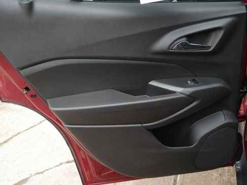 Used 2025 Chevrolet Trax RS w/ Sunroof Package image 32