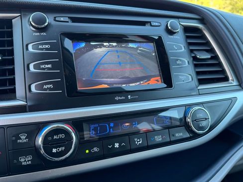 Used 2014 Toyota Highlander Plus AWD/4WD image 27
