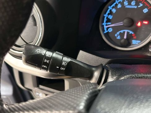 Used 2019 Toyota Tacoma SR5 AWD/4WD image 28