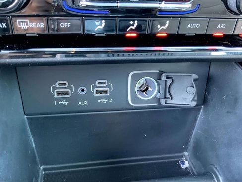 Used 2025 Jeep Grand Cherokee L Limited image 32