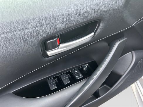 Used 2022 Toyota Corolla SE image 11