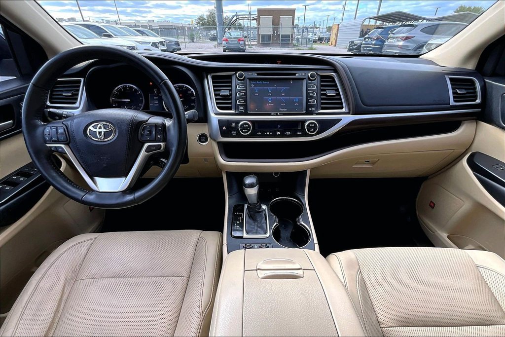 Used 2015 Toyota Highlander Limited Platinum AWD/4WD image 18