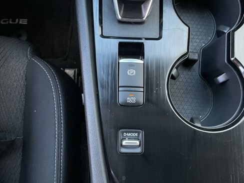 Used 2025 Nissan Rogue SV FWD image 21