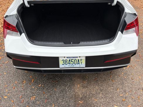 Used 2025 Hyundai Elantra SEL image 29