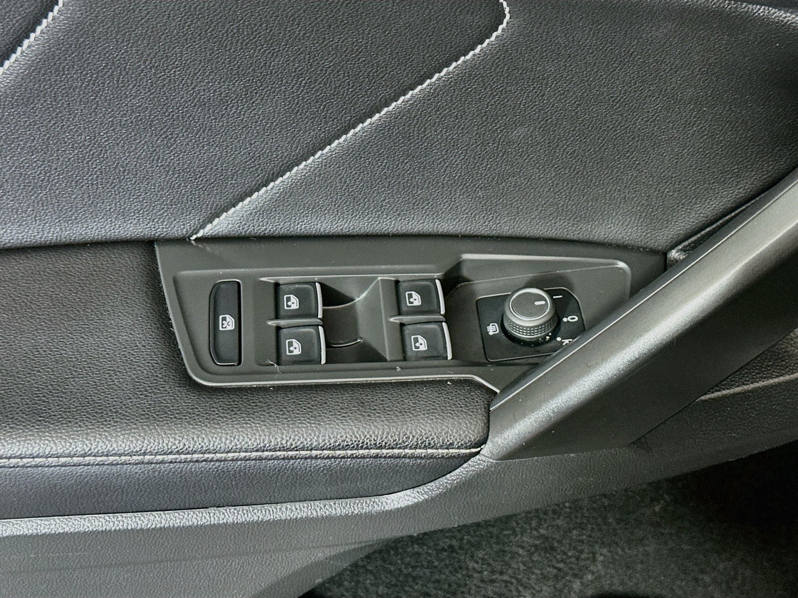 Used 2022 Volkswagen Tiguan SE R-Line AWD/4WD image 17