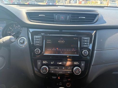 Used 2018 Nissan Rogue SV w/ Premium Package AWD/4WD image 8