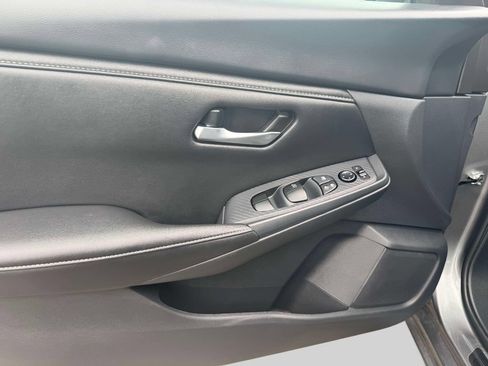 Used 2025 Nissan Sentra SV FWD image 15