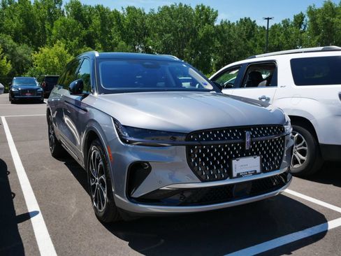 Certified 2025 Lincoln Nautilus Reserve AWD/4WD image 3
