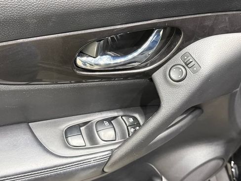 Used 2019 Nissan Rogue SV FWD image 27