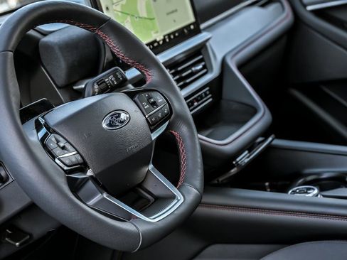 Used 2025 Ford Explorer ST-Line image 18