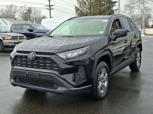 Certified 2022 Toyota RAV4 LE image 3