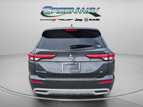 Used 2024 Mitsubishi Outlander SE AWD/4WD image 2