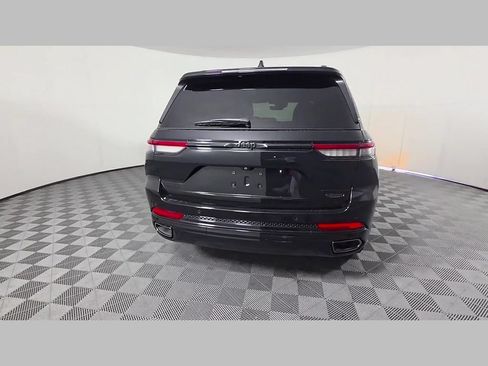 Used 2025 Jeep Grand Cherokee Summit w/ Obsidian Package AWD/4WD image 40