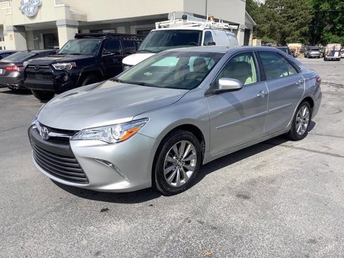 Used 2017 Toyota Camry XLE FWD image 2