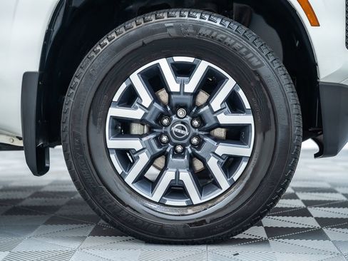Used 2022 Nissan Frontier SV AWD/4WD image 17
