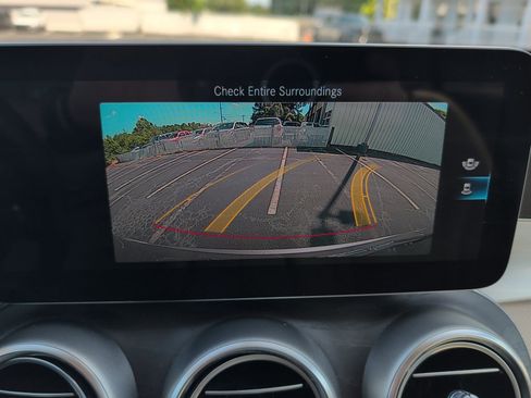 Used 2020 Mercedes-Benz GLC 300 4MATIC image 23