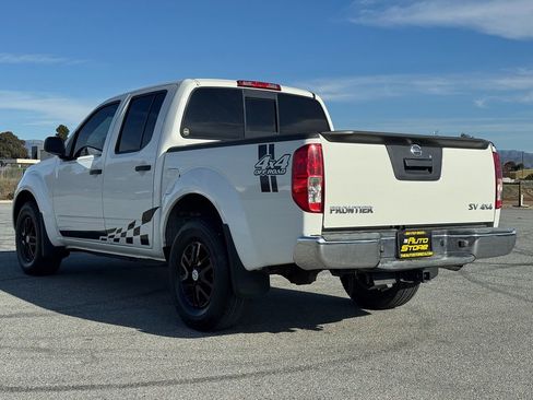 Used 2019 Nissan Frontier SV image 5