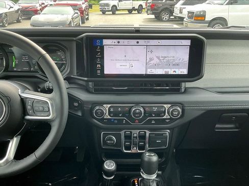 Used 2025 Jeep Wrangler Unlimited Sahara AWD/4WD image 12